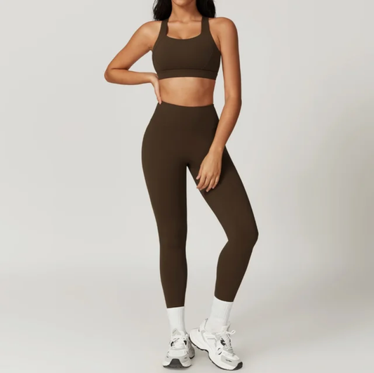 Defining Sports Top (set to Glute Defining Scrunch Leggings)